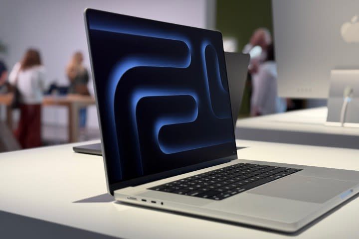 MacBook Pro M5 Review: The King of Efficiency Gets an AI Brain