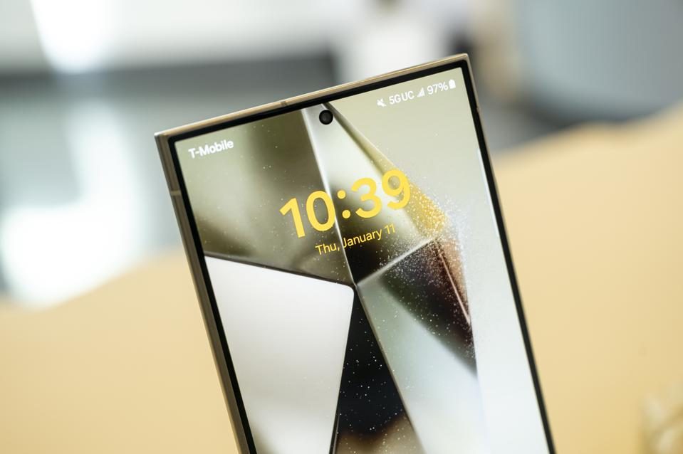 Samsung Galaxy S24 Ultra Price in India Falls to ₹71,999: Is This the Right Time to Purchase?